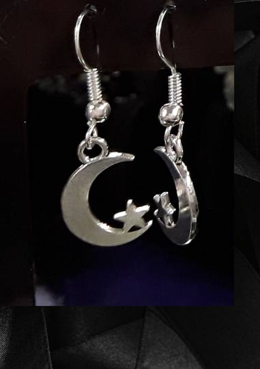 Moon and Star Earrings image 0